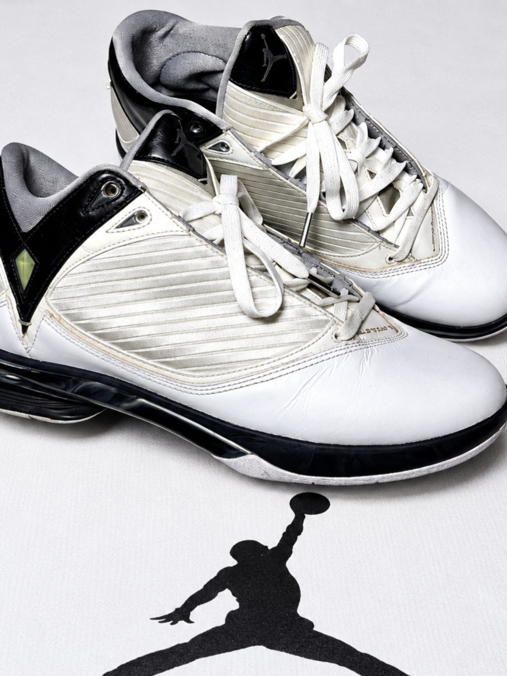 RARE 2009 Air Jordan White Metallic Silver Black Men’s Size 10.5 –343084 Jumpman